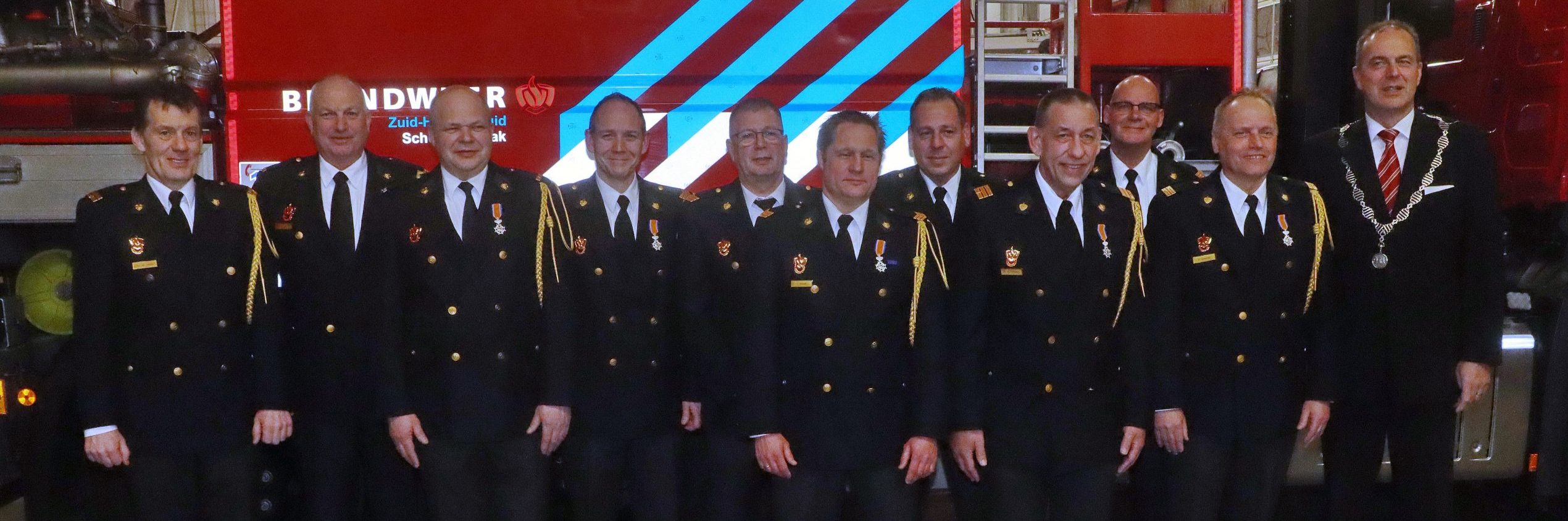Brandweermannen met koninklijke onderscheiding
