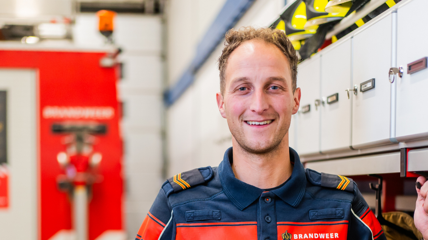 Brandweerman in kazerne