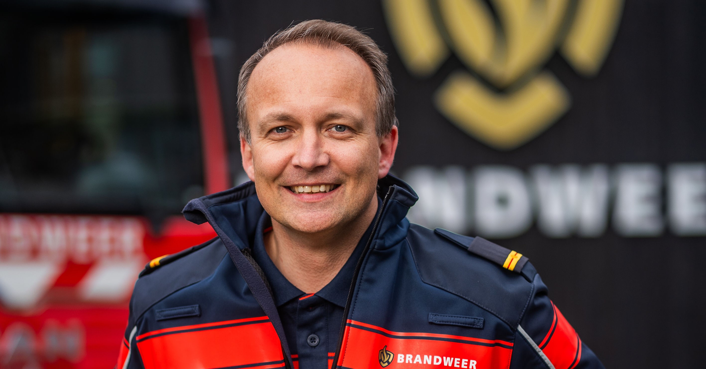 Brandweerman voor brandweerkazerne