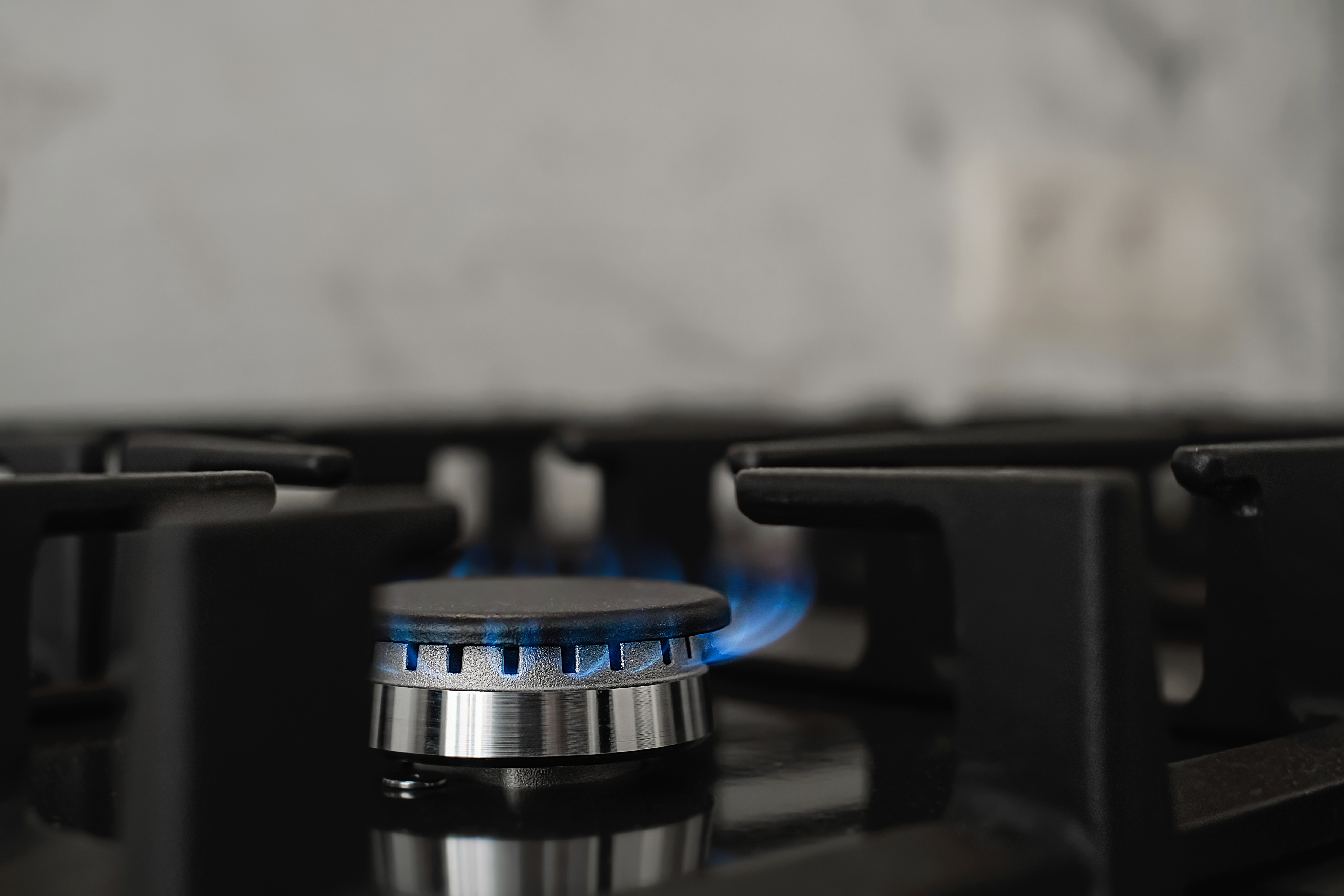 Gas kooktoestel waar vlammen uit komen