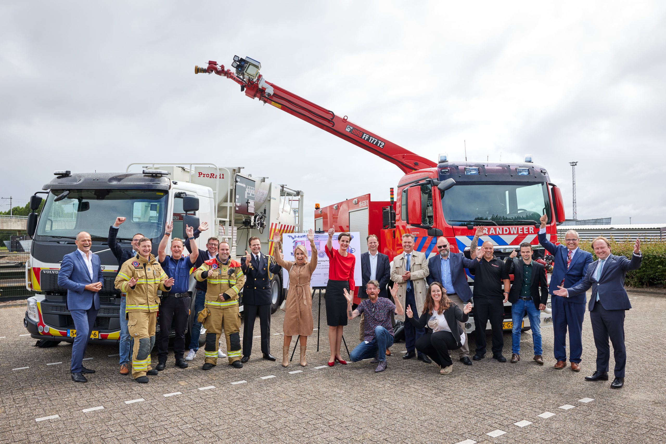 ondertekening schuimblusvoertuigen Prorail