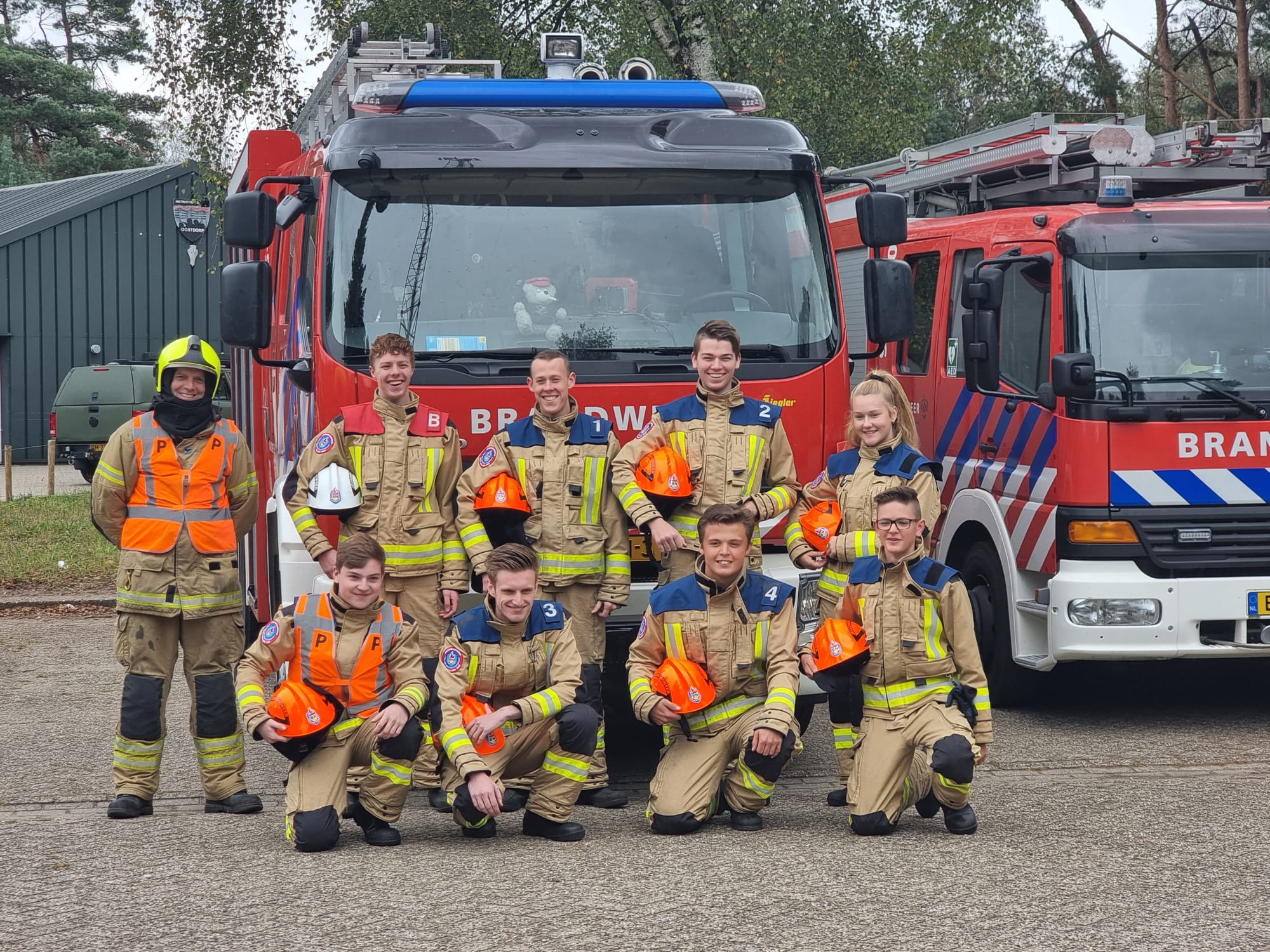 Groepsfoto van jeugdbrandweerkorps Binnenmaas
