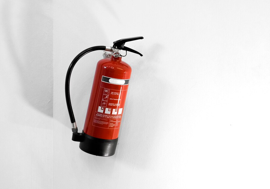 Een rode brandblusser